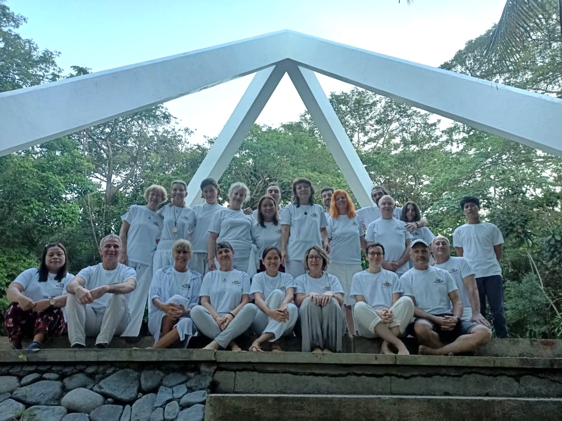 Photo de groupe lors du voyage aux philippines pour les guérisseurs philippins