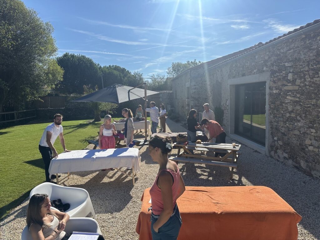 Photo de groupe soins philippins en extérieur