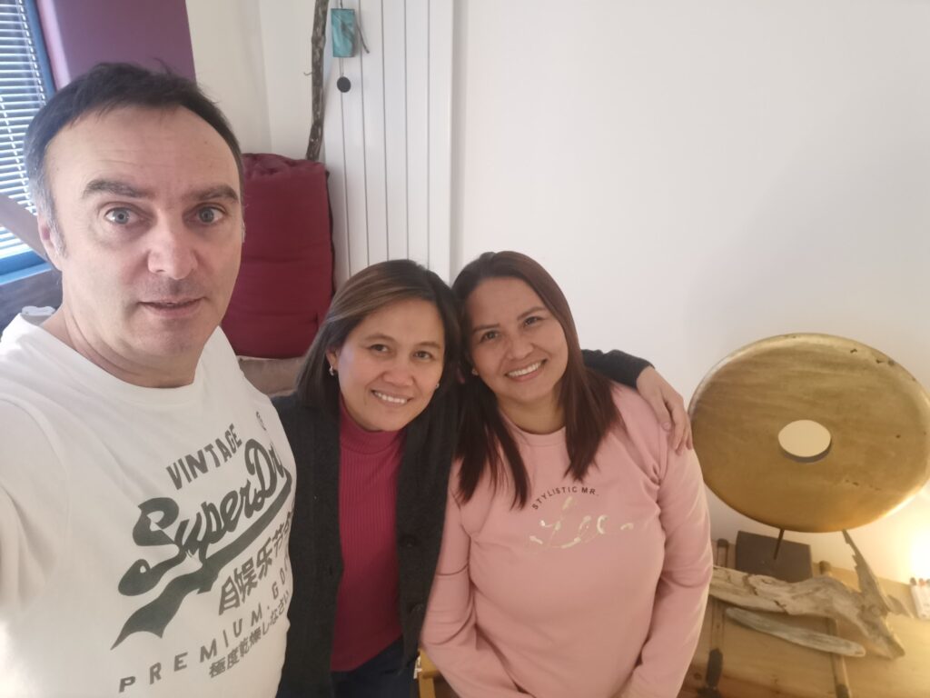 Michelle Orbito, Ethel et Gilles lors d’une formation en guérison philippine